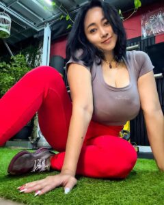 Koleksi Foto Selebgram Cantik Tante Sarah Ardhelia